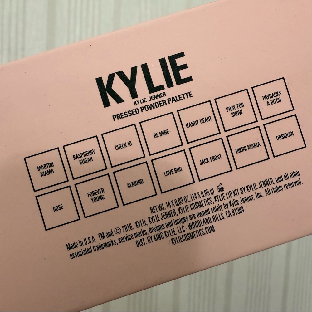 NEW‼️Kylie Cosmetics Ulta Limited Edition 2019 Holiday Pressed Eyeshadow Palette - Picture 4 of 8